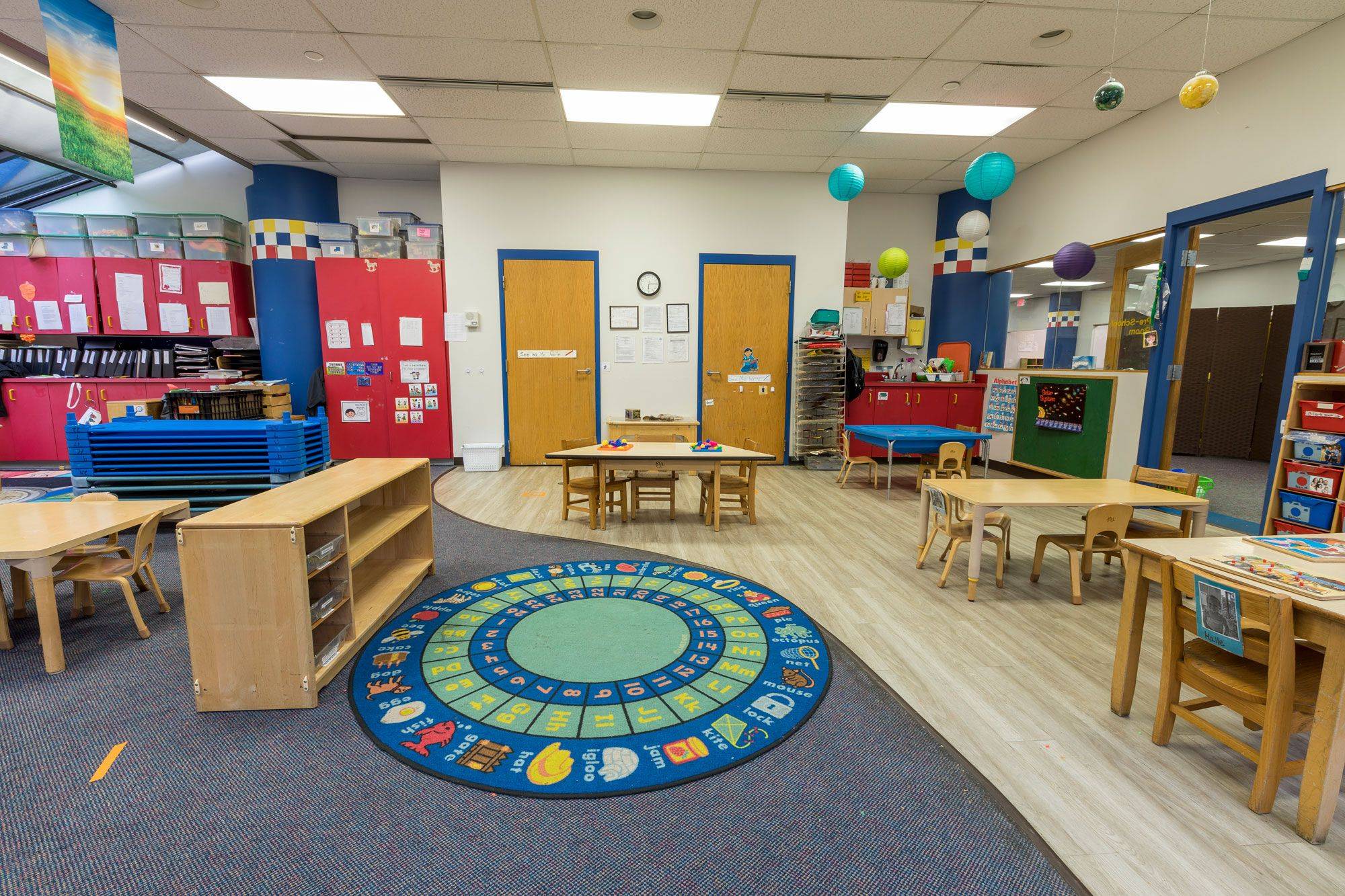 Photo of the front of the Lakewood Child Care Center preschool room with tables in the front area